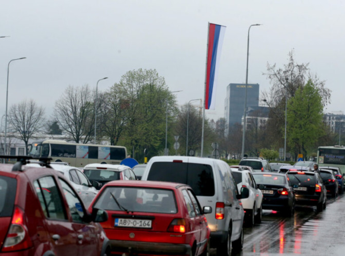 Nepregledne kolone iz svih smjerova: Šta je dovelo do saobraćajnog kolapsa u Banjaluci