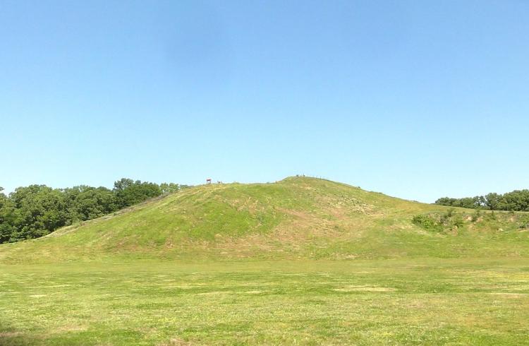 1280px Bird Mound at Poverty Point