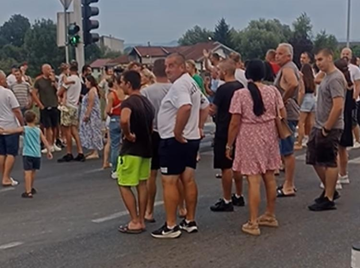 Mještani banjalučkog naselja blokirali put: &quot;Hoćemo vodu&quot;