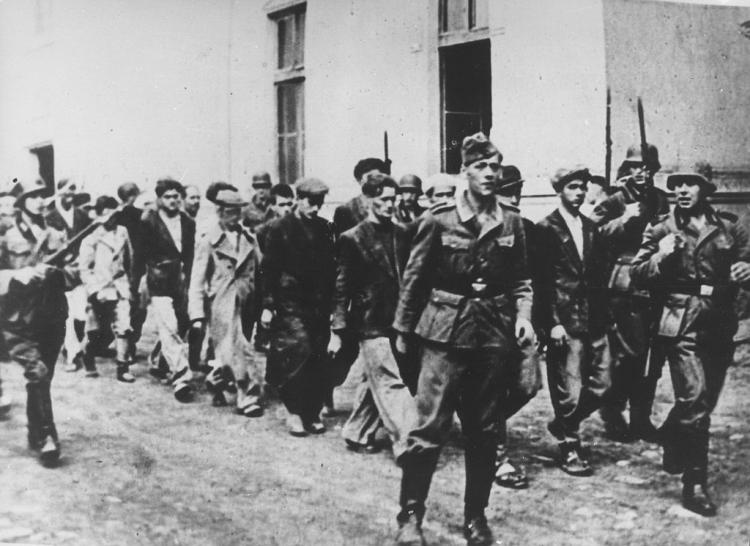 German Soldierss arresting in 1941 people in Kragujevac