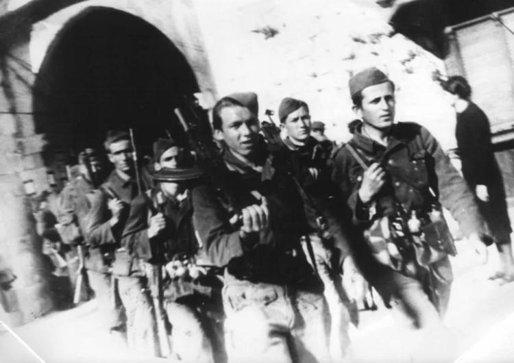 Borci Druge dalmatinske ulaze u Dubrovnik 1944jpg