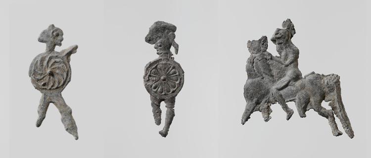 Olovne figure ratnika sa stitom i oklopom1