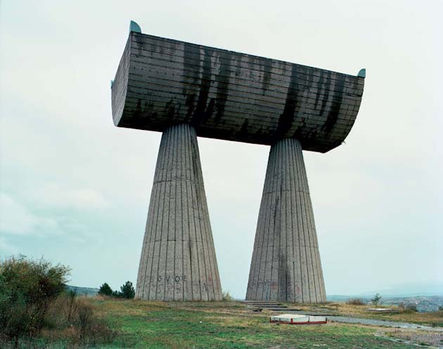 Mitrovica spomenik