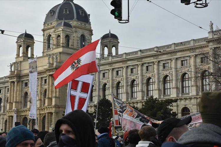 Protesti u Bečcu foto Anadolija