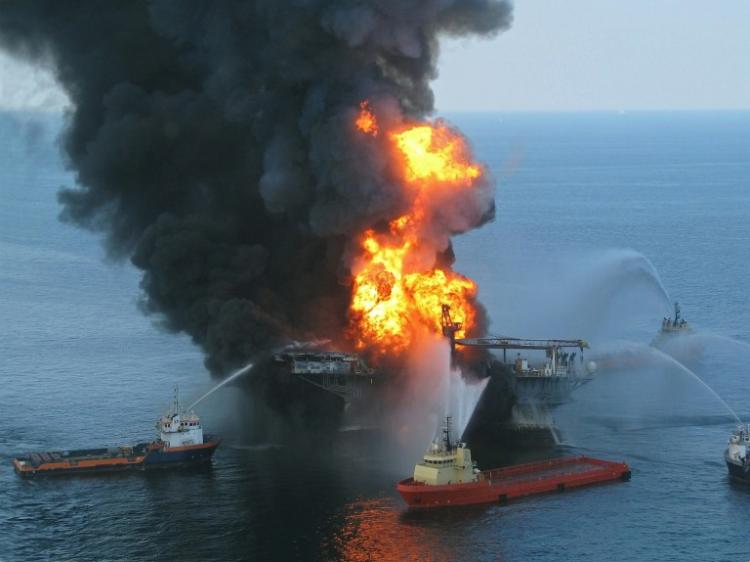 oil rig explosion 618704 1920