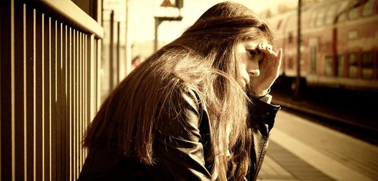 Girl in the Train Station UHD