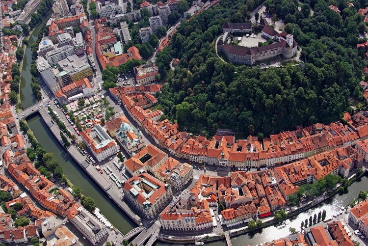 view of ljubljana with the castle p.hieng 1 1024x685