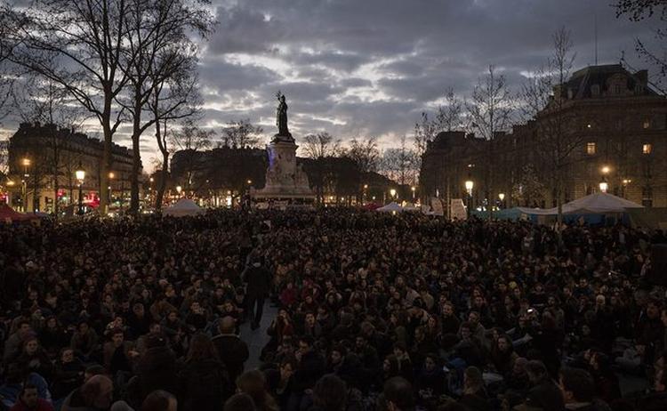 large Nuit Debout