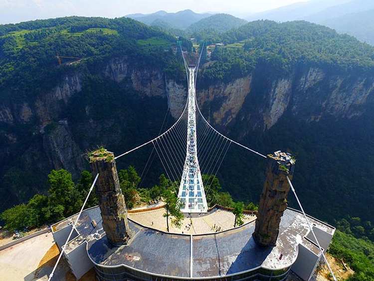 Zhangjiajie glass bridge 3.jpg.pagespeed.ce.VMKayJRqlb