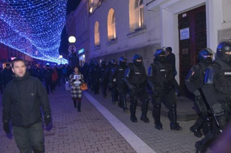 ZLATKO DIZDAREVIC Pod maskama policije i politike ca large