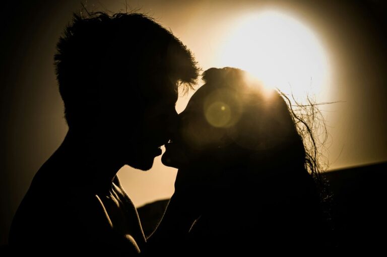 Šta je ljubav i šta se dešava u vašem mozgu kada se zaljubite?