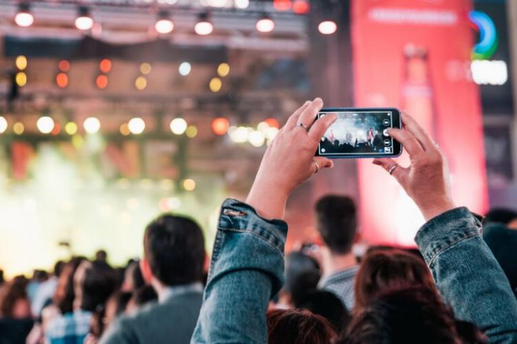 picography rock concert crowd