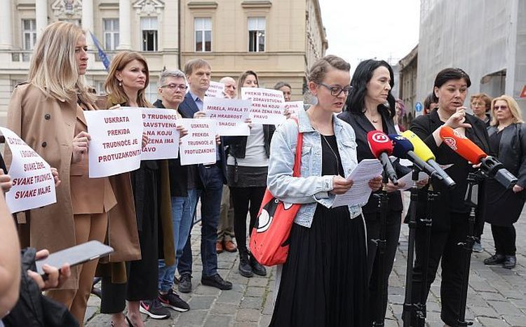 prosvjed mirela cavajda HINA Edvard Šušak