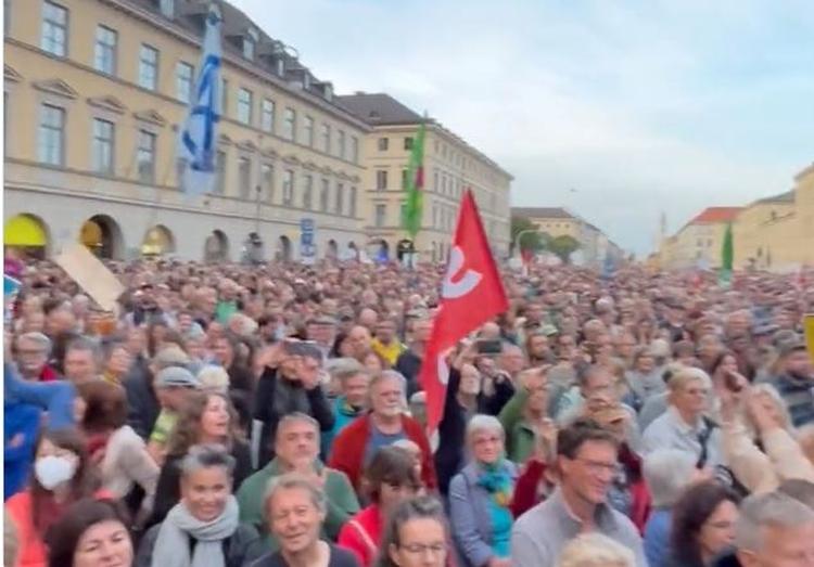 Demokratija u Njemačkoj na kušnji: Deseci hiljada ljudi na protestu protiv krajnje desnice