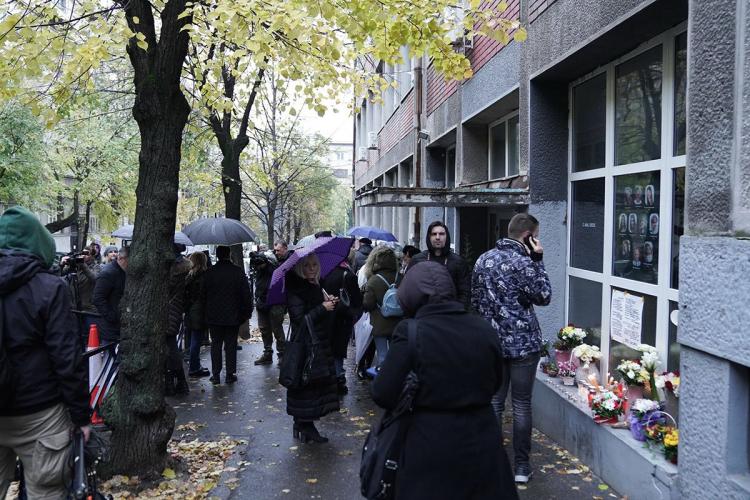 Roditelji ubijene djece u Ribnikaru protestuju ispred škole