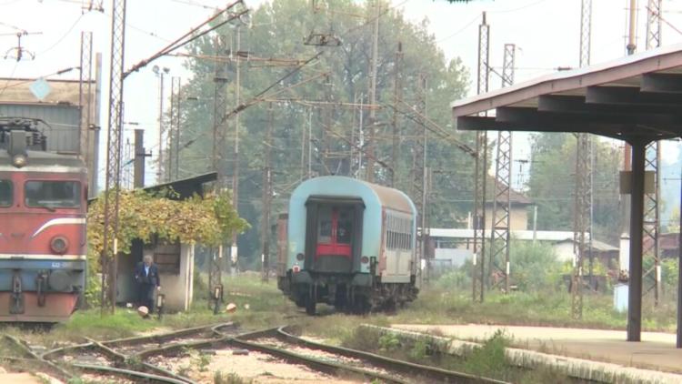 Stopiran transport rude, radnici “ŽRS” strahuju za plate