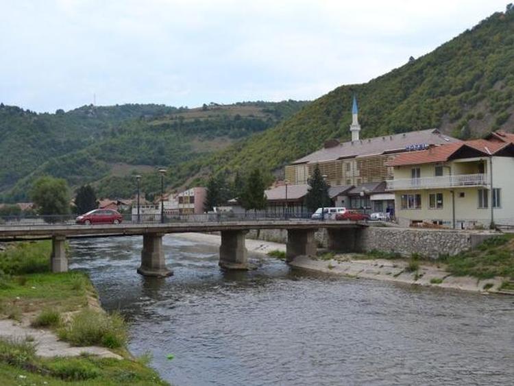 Uhapšena dva maloljetnika u Donjem Vakufu zbog emaila u kojem su najavili krvoproliće u školi