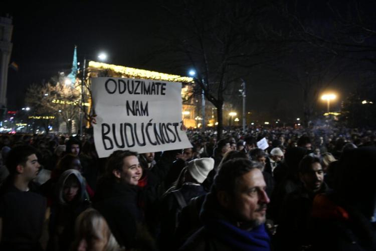 Protesti u Beogradu trajali do iza ponoći, studenti pozvali na masovnije okupljanje danas