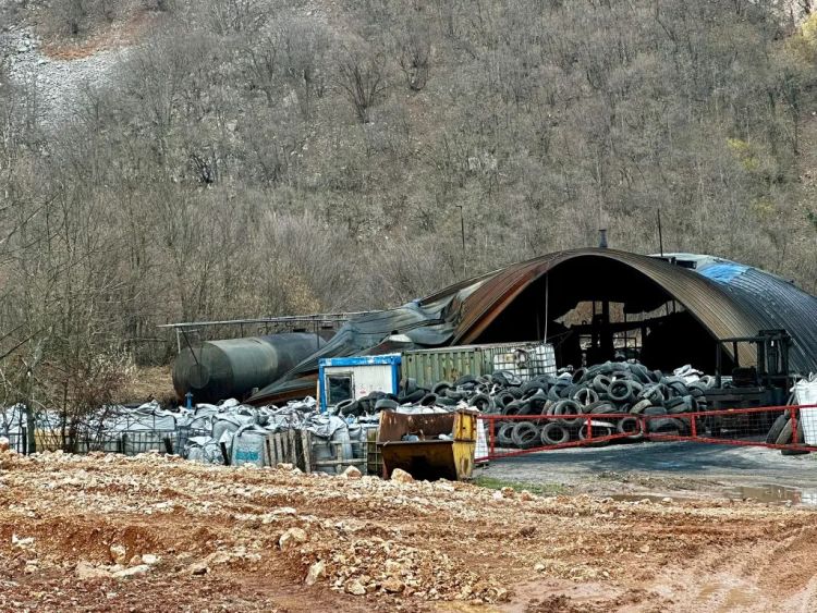 Spalionica guma “Greta” u Istočnom Sarajevu i dalje truje okolinu, iako joj je zabranjen rad