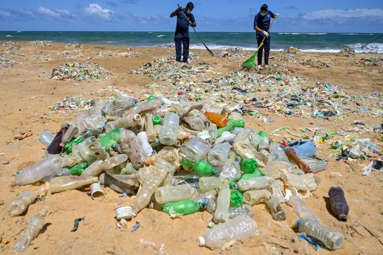 Svako od nas mjesečno pojede i udahne između gram i 15 grama plastike