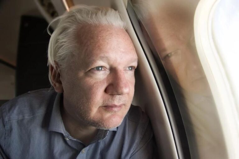 Assange na slobodi nakon nagodbe o priznanju krivice