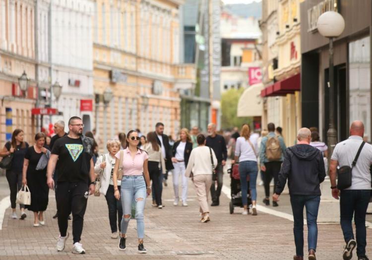 Jača uticaj konzervativnih udruženja u RS: Zakone kroje antivakseri i “lovci na vještice”