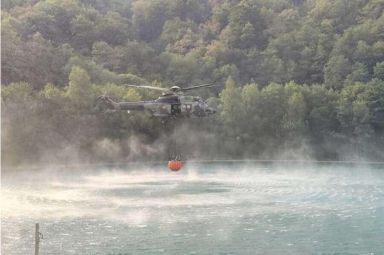 Helikopteri OSBiH od jutros ponovo aktivni na gašenju požara