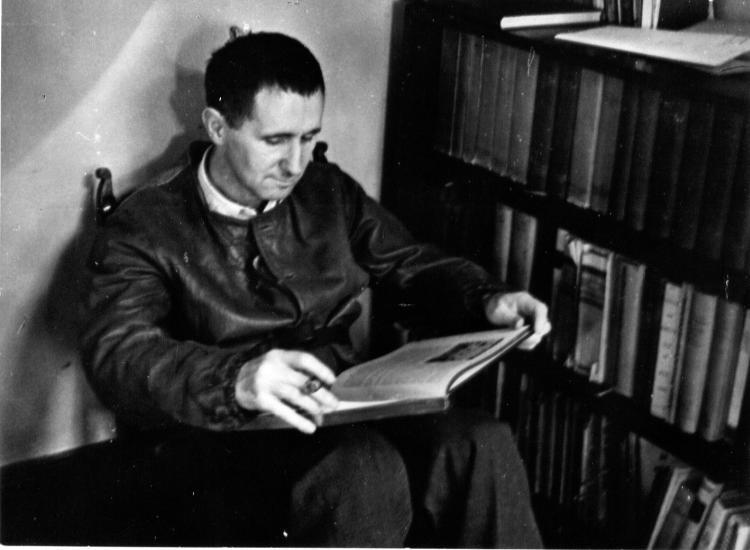 Bertolt Brecht – Politička nepismenost