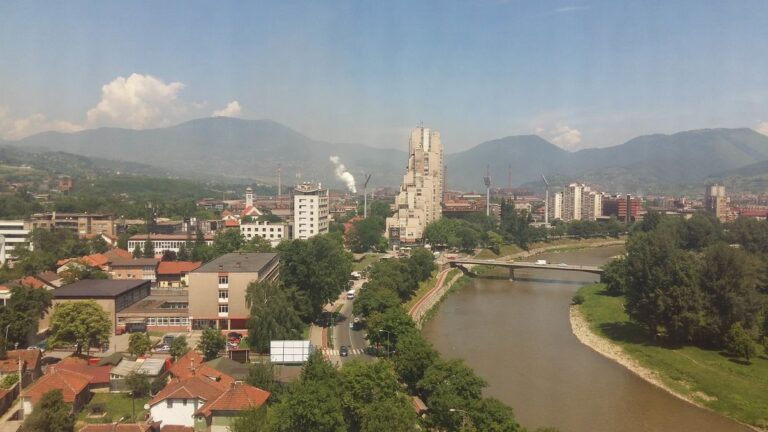 ZENICA: Lokalni moćnici zarađuju nauštrb devastacije grada, a građani se mrznu