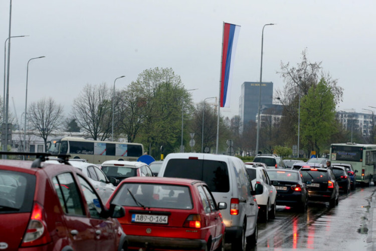 Nepregledne kolone iz svih smjerova: Šta je dovelo do saobraćajnog kolapsa u Banjaluci