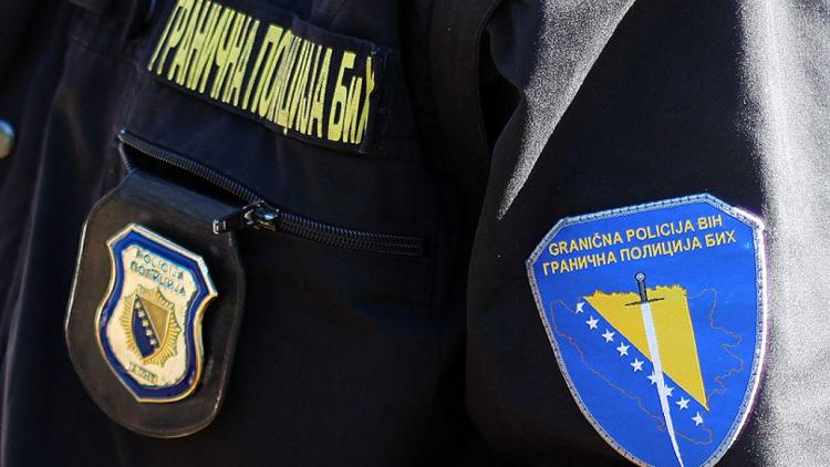 Drama na granici BiH i Hrvatske: Krijumčari migranata bježeći od policije probili rampu