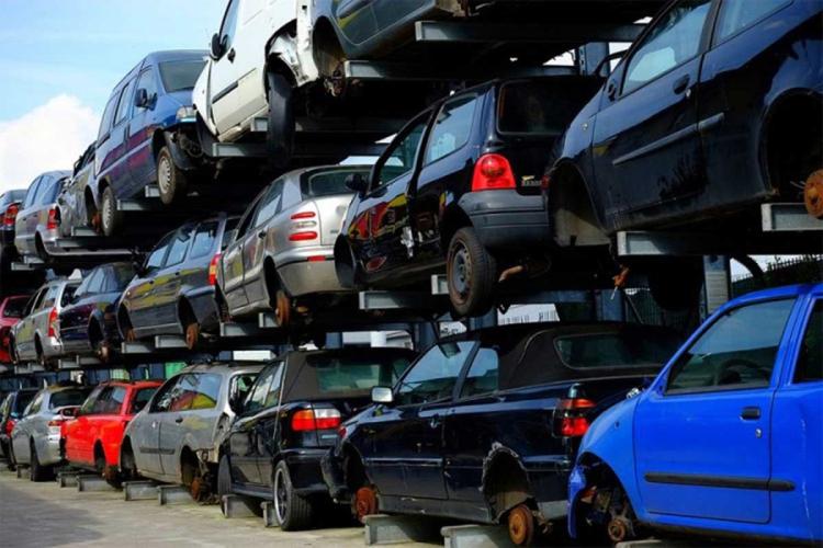 Stari automobili prolaze tehničke preglede u BiH: Rupa u sistemu ili pitanje profita?