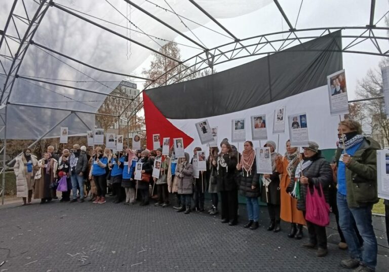 Sa protestnog skupa u Sarajevu odjeknula poruka “moćnicima”: Ne ubijajte novinare!”