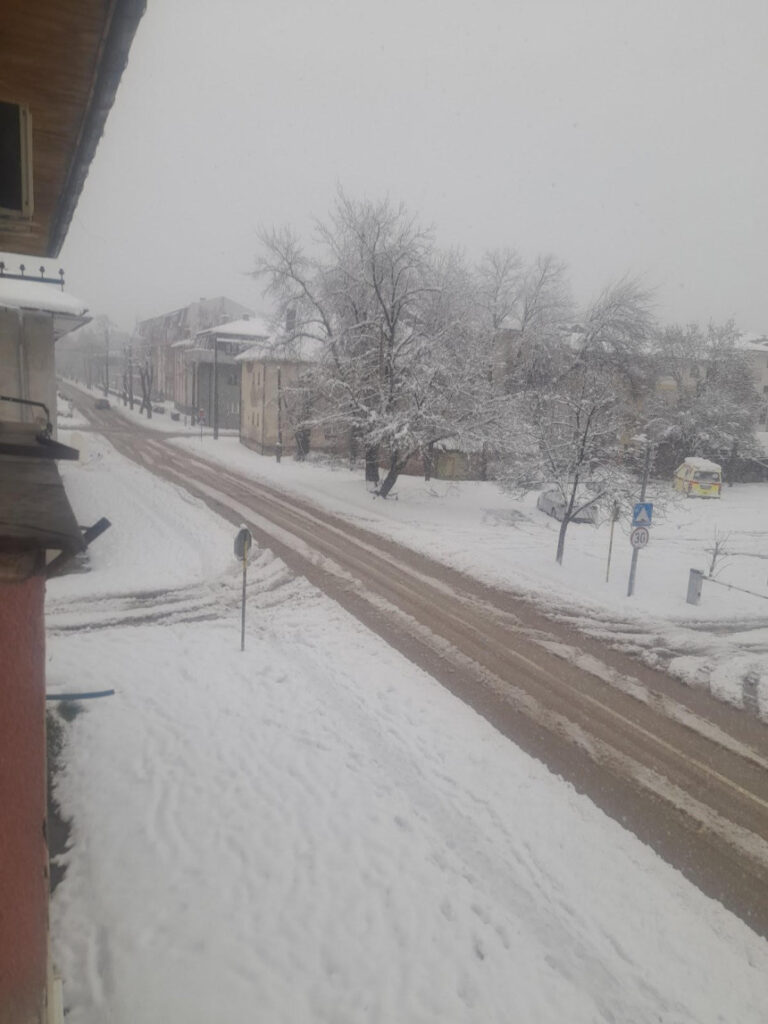 Doboj bez grijanja i struje, obustavljena nastava u školama