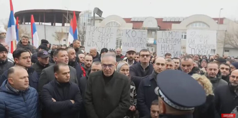 Protest protiv hapšenja gradonačelnika Ljubiše Petrovića u Bijeljini