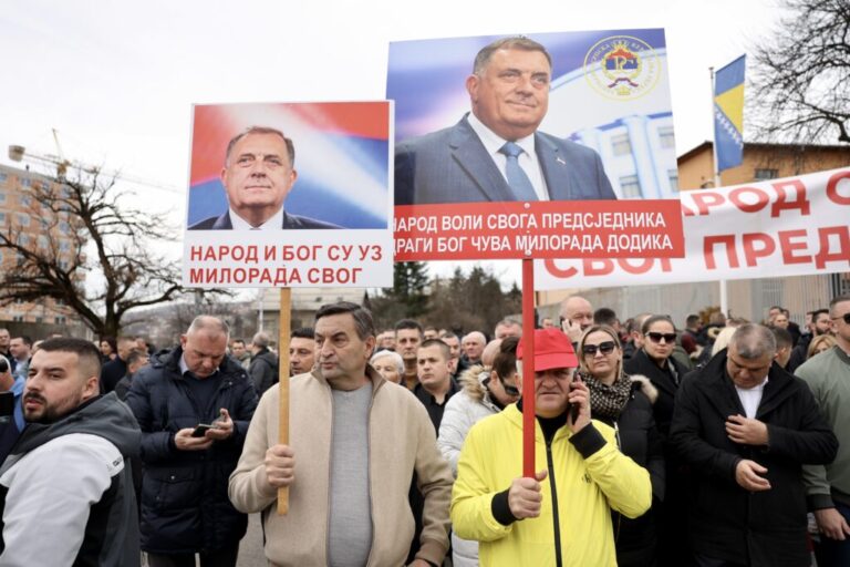 U Banjoj Luci danas stranački skup podrške Dodiku i posebna sjednica NSRS-a