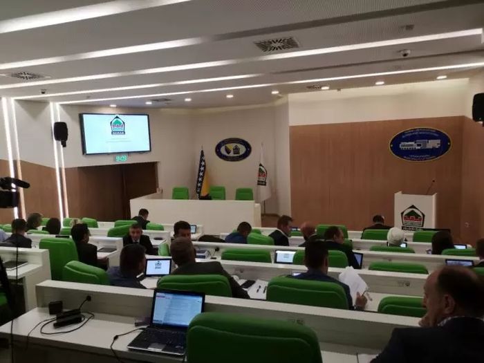 I VIJEĆNIK I DIREKTOR: Nema ko da odluči da li je SDA zvaničnik u sukobu interesa