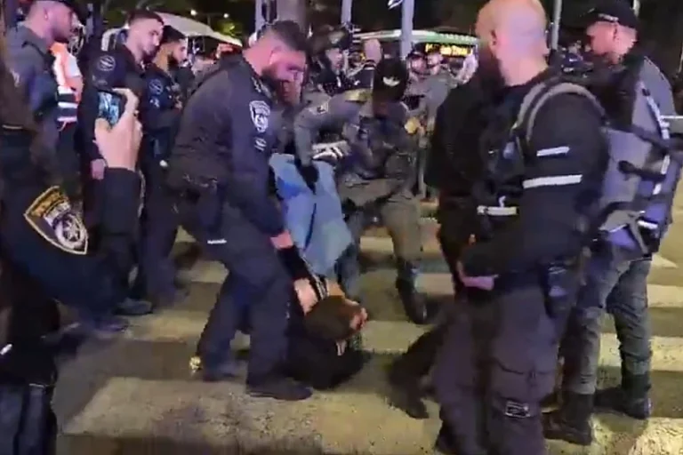 Hiljade ljudi na ulicama Tel Aviva zbog Netanyahuovog skandala: Policija se sukobila s demonstrantima