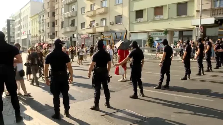 Građani u centru Beograda blokiraju jednu po jednu raskrsnicu
