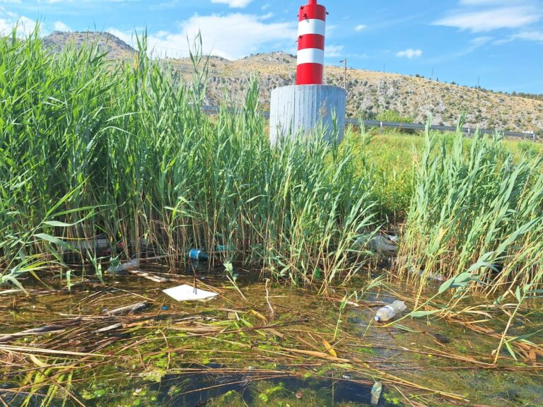 Zagađenje Neretve: Smeće pluta i slijeva se u Jadran