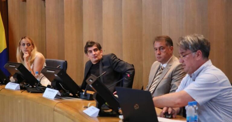 Plate su im više od 5.000 KM, a u 2024. nisu donijeli niti jednu odluku?!