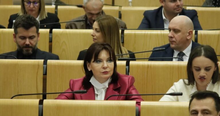 Inicijativa u Domu naroda: Pacijenti liječenje plaćaju sami jer “njihova bolest nije na listi”