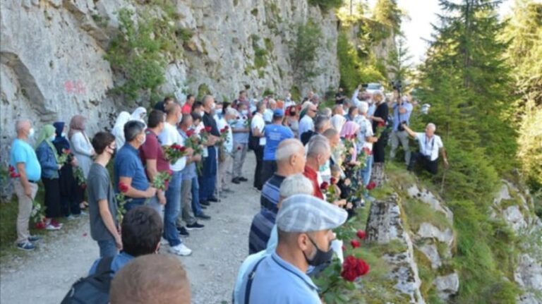 Godišnjica strijeljanja 224 logoraša na Korićanskim stijenama