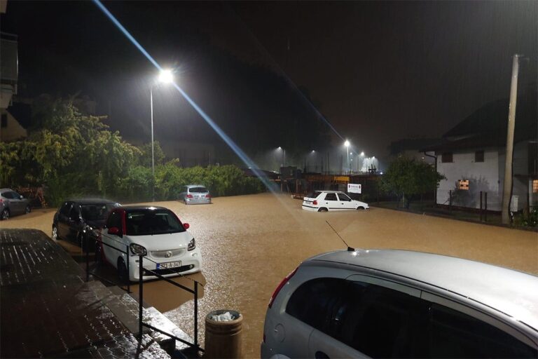 Poplave u Laktašima: Voda u Gradskoj upravi, Domu zdravlja i domaćinstvima