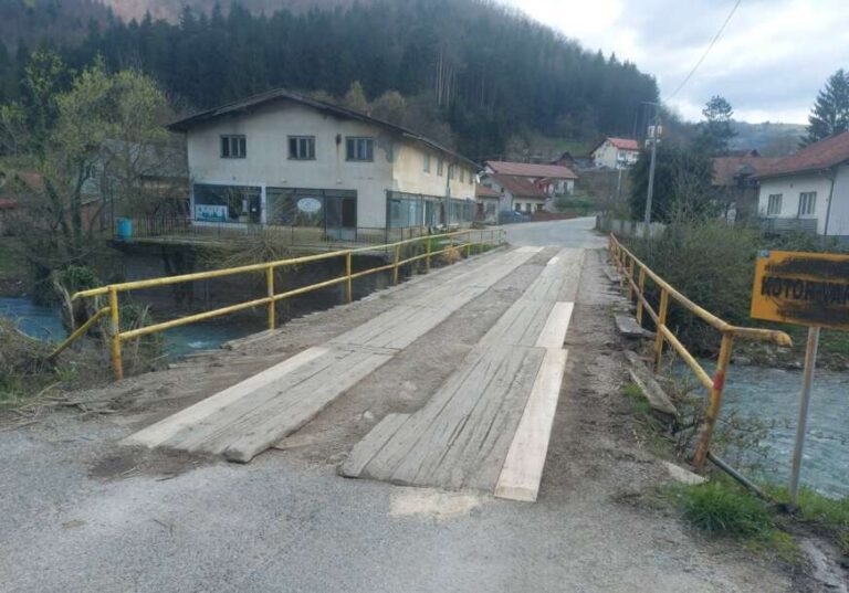 Mještani Šiparaga očajni, već 10 godina mole za bolji most