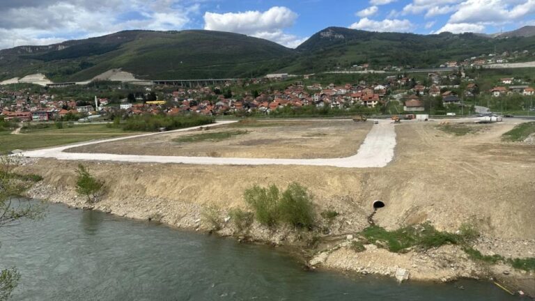 KAKO JE SUPRUGA GRADONAČELNIKA ZENICE PRODALA PARCELU LIDLU: Kasumovići obezbjedili dozvole, Grad infrastrukturu