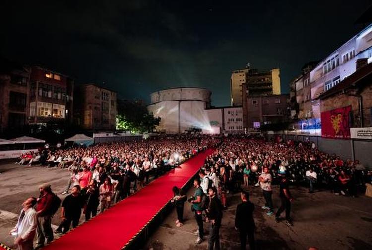 Publika bira film, a mediji biraju crveni tepih