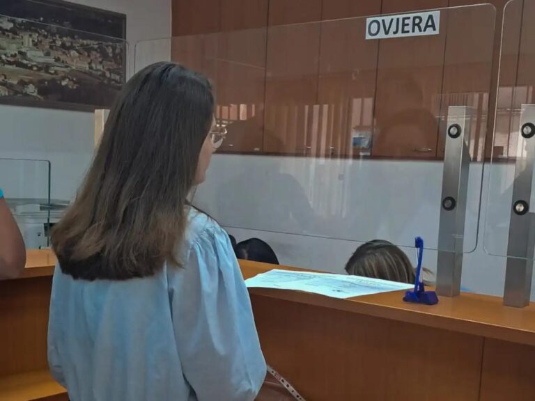 Kol’ko košta papir: Studenti traže ukidanje administrativne takse za ovjeru dokumenata