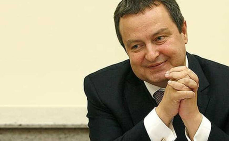 Dačić obavlja „najprljaviji“ posao za Vučića, a u SPS-u je sve dublji raskol i preti mu nestanak