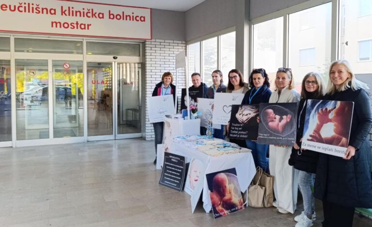Jesenja molitva protiv abortusa u Mostaru: Sporna je poruka molitelja, mjesto okupljanja i uključivanje djece, a i izjave ljekara